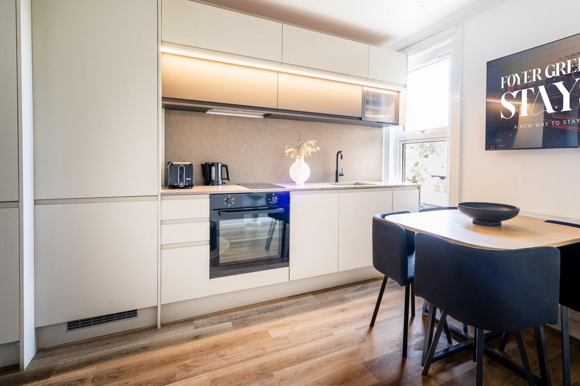 Newly Designed, 2Br Apt, 5Min From Northwood London Tube Station, Nato Hq, Ideal For Wembley, Warner Studio, Contractors Exterior photo