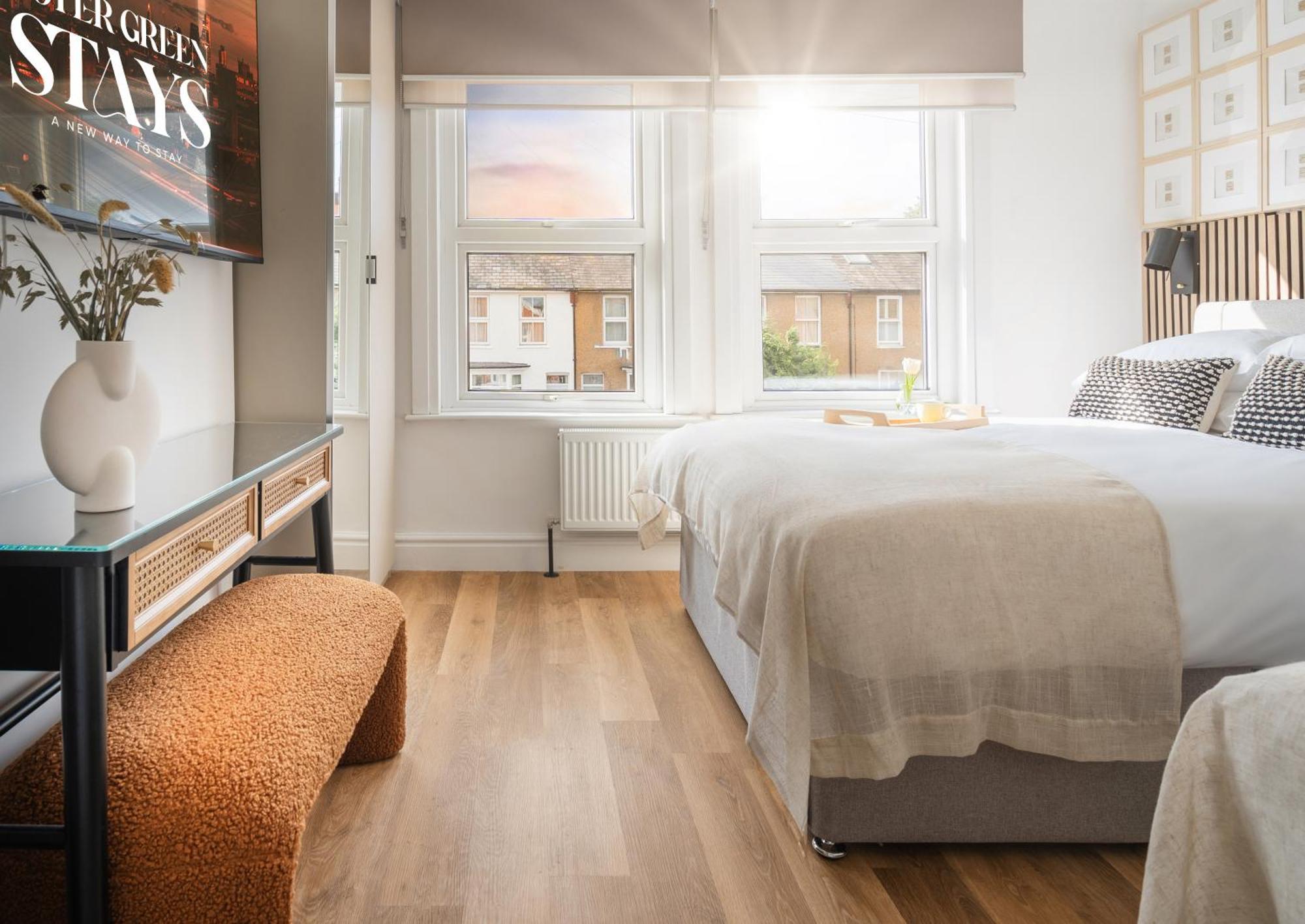 Newly Designed, 2Br Apt, 5Min From Northwood London Tube Station, Nato Hq, Ideal For Wembley, Warner Studio, Contractors Exterior photo